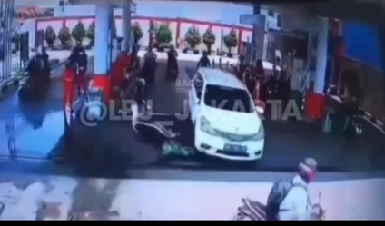  Tabrak Lari Livina di Solo, Enam Korban Luka, Mobil Hancur Dihantam Massa